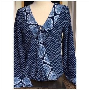 NWOT Knox Rose Blue & White Bell Sleeved Blouse